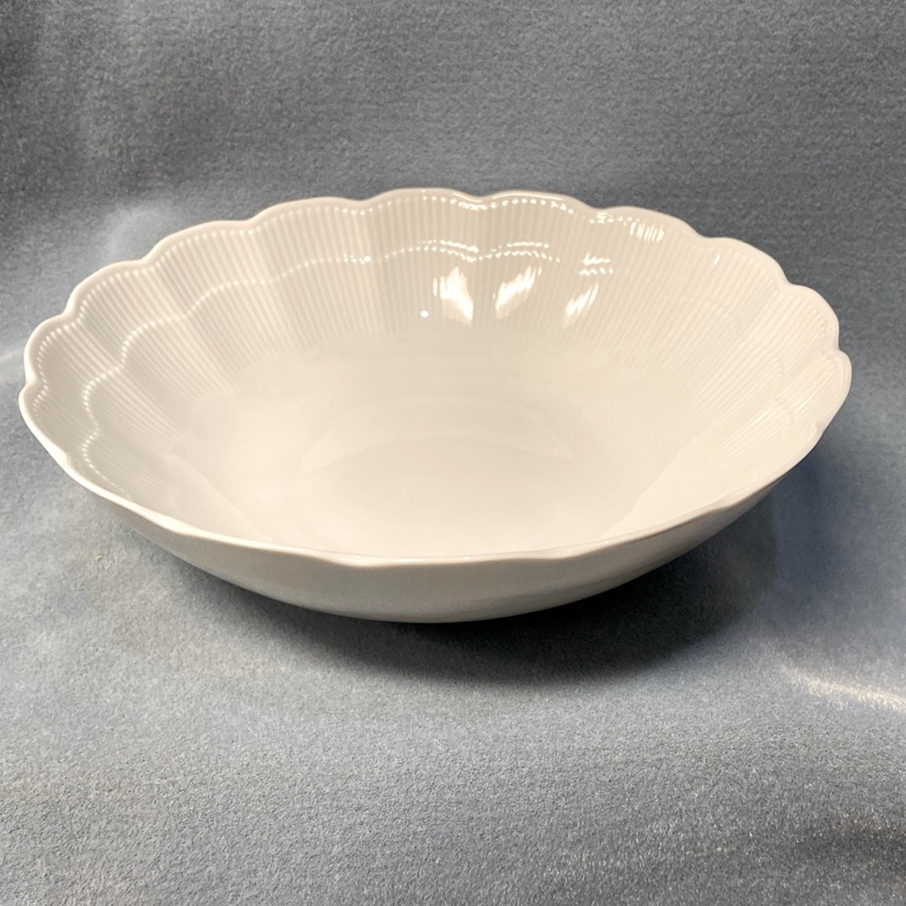 Kaiser ROMANTICA 9-inch Salad Bowl All White ribbed/Scalloped